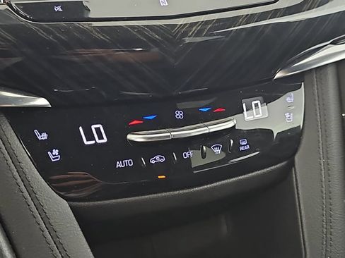 Used 2020 Cadillac XT6 Premium Luxury AWD/4WD image 23
