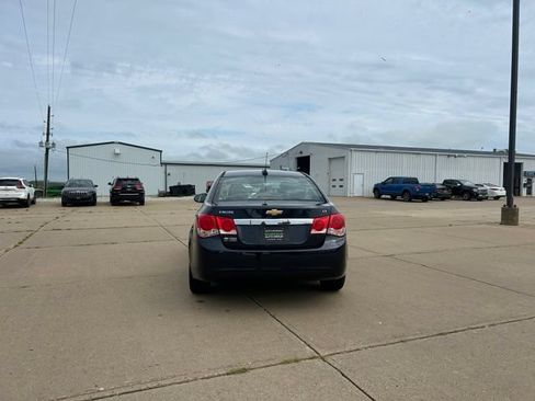 Used 2016 Chevrolet Cruze LT w/ Sun And Sound Package FWD image 8