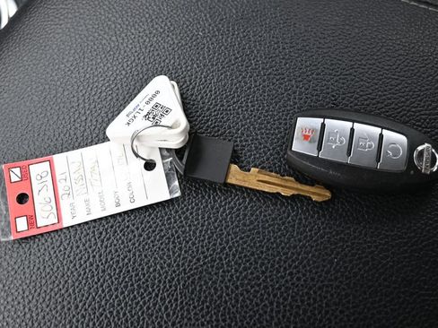 Used 2021 Nissan Titan SV w/ SV Convenience Package RWD image 29