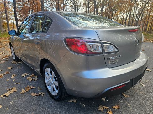 Used 2010 MAZDA MAZDA3 i Touring image 8