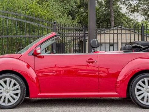 Used 2009 Volkswagen Beetle Convertible FWD image 4