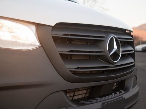 Used 2025 Mercedes-Benz Sprinter 2500 image 15