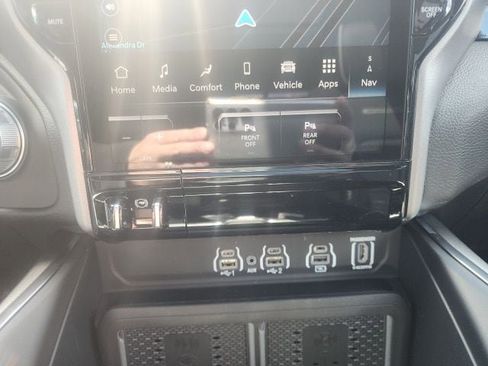 New 2026 RAM 1500 Laramie AWD/4WD image 9