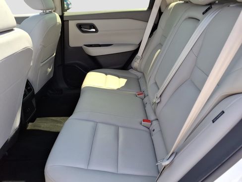 Used 2023 Nissan Rogue SL AWD/4WD image 14