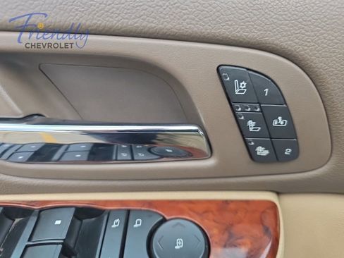 Used 2013 Chevrolet Avalanche LTZ AWD/4WD image 19