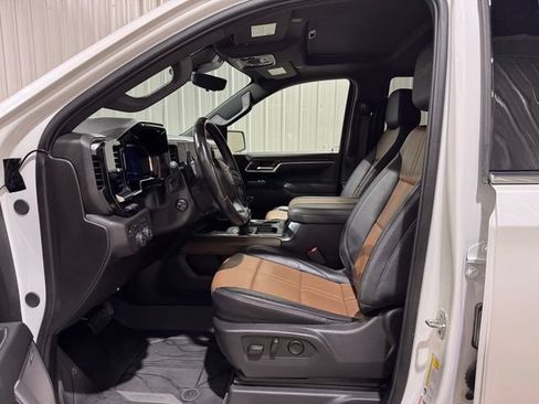 Used 2025 Chevrolet Silverado 1500 High Country AWD/4WD image 10