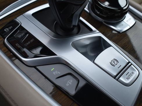 Used 2019 BMW 750i w/ Executive Package image 36