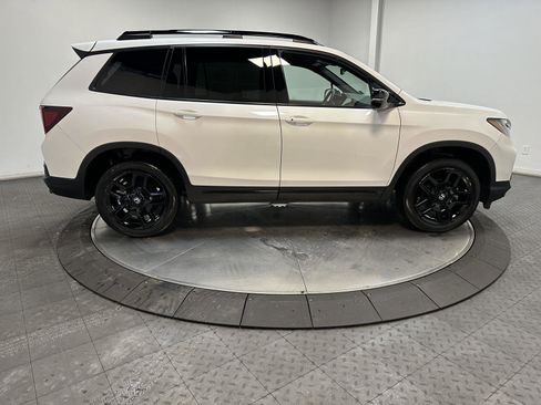 Certified 2024 Honda Passport Black Edition image 15