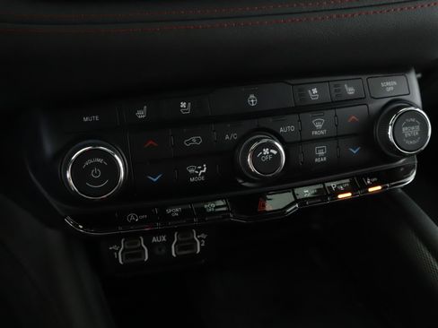 Used 2024 Dodge Durango GT AWD/4WD image 16