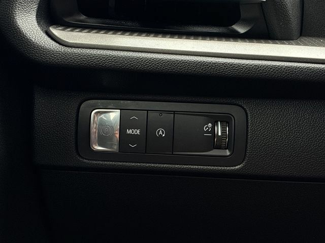 Used 2025 Chevrolet Traverse LT w/ Sun and Wheel Package FWD image 29