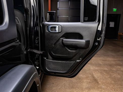 Used 2022 Jeep Wrangler Unlimited Rubicon image 38