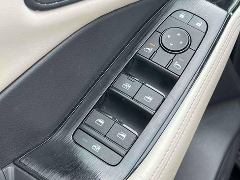 Used 2025 Nissan Rogue SV AWD/4WD image 23