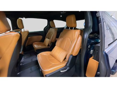 Used 2022 Chrysler Pacifica Pinnacle image 16