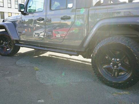 Used 2021 Jeep Gladiator Sport AWD/4WD image 6