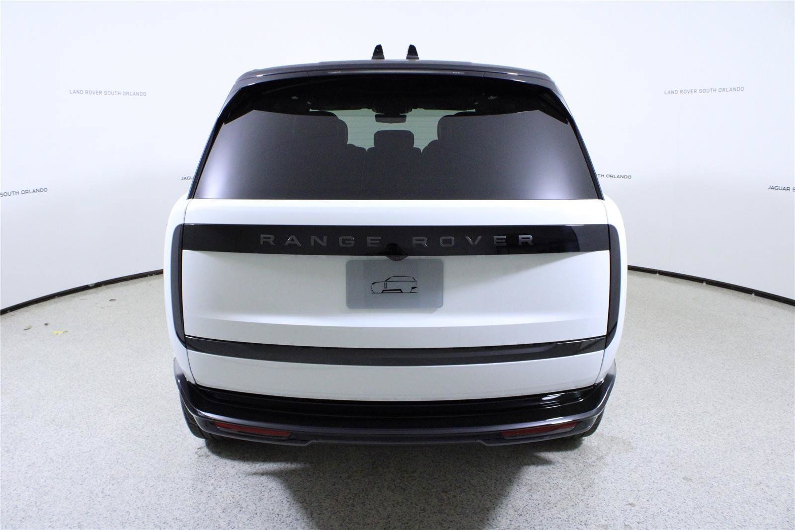 New 2026 Land Rover Range Rover Long Wheelbase SE AWD/4WD image 6