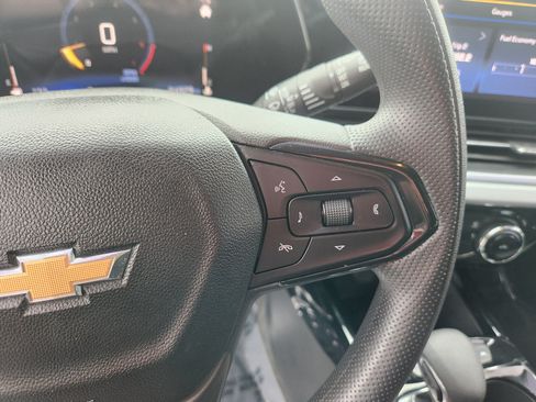 Used 2024 Chevrolet Trax LT FWD image 24