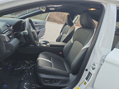 Used 2025 Toyota Camry SE image 15