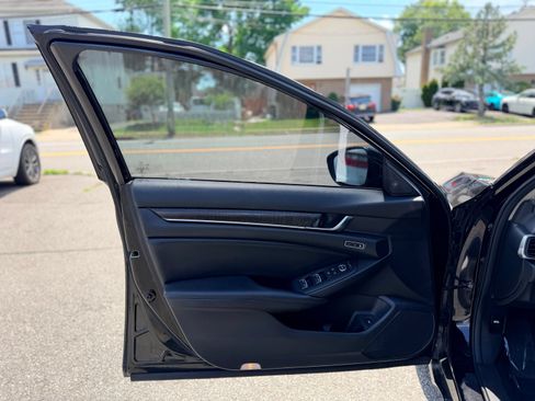 Used 2022 Honda Accord EX-L image 9