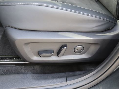 Used 2025 Mitsubishi Outlander SE image 15