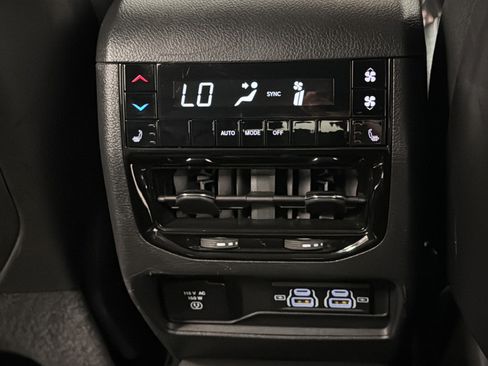 Used 2023 Jeep Grand Cherokee L Limited AWD/4WD image 35