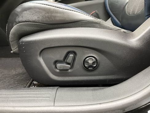 Used 2015 Chrysler 200 S FWD image 9