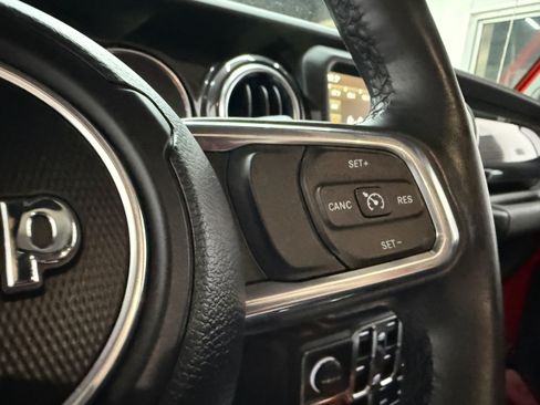 Used 2022 Jeep Wrangler Unlimited Sahara AWD/4WD image 15
