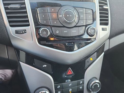 Used 2016 Chevrolet Cruze LT image 18