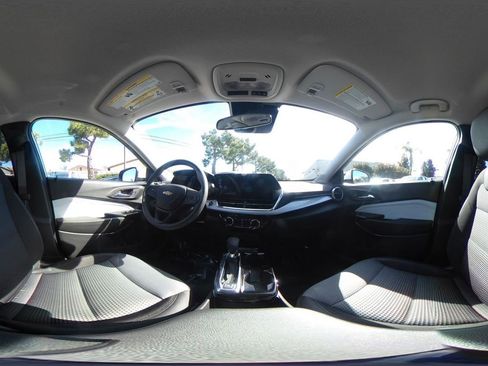 Used 2025 Chevrolet Trax LT image 39