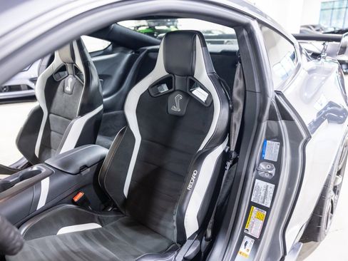 Used 2022 Ford Mustang Shelby GT500 w/ Carbon Fiber Track Pack RWD image 38