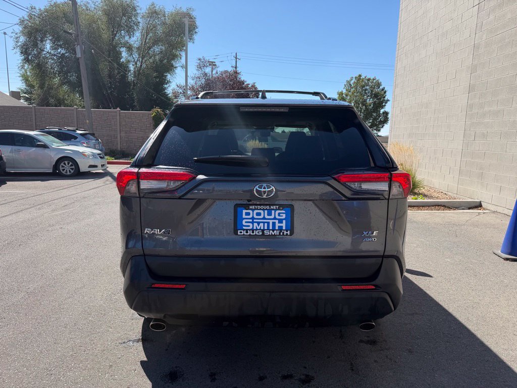 Used 2022 Toyota RAV4 XLE Premium AWD/4WD image 4