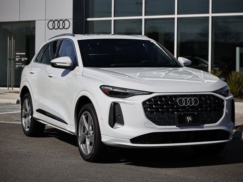 New 2025 Audi Q5 Premium Plus image 2