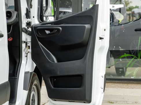 Used 2023 Mercedes-Benz Sprinter 2500 image 31