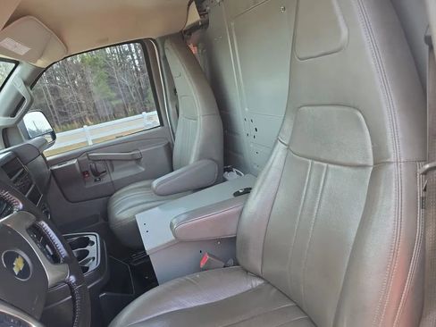 Used 2019 Chevrolet Express 3500 Extended w/ Driver Convenience Package RWD image 12