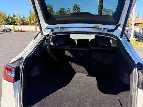 Used 2020 Tesla Model Y Long Range image 18