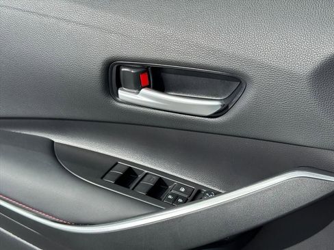 Used 2025 Toyota Corolla SE w/ SE Premium Package image 17