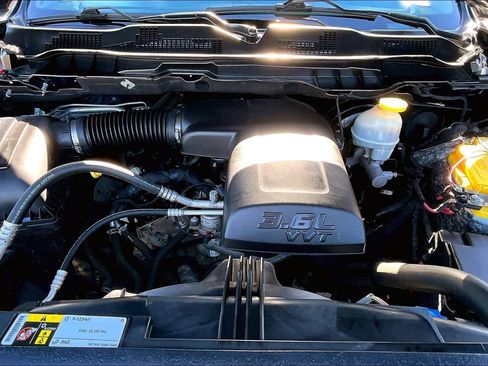 Used 2017 RAM 1500 Express image 31