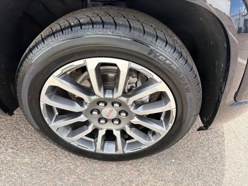 Used 2021 GMC Acadia Denali w/ Denali Ultimate Package image 11