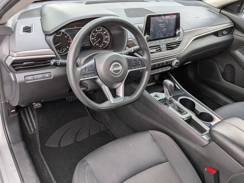 Used 2024 Nissan Altima 2.5 SV FWD image 16