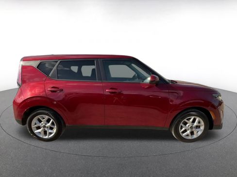 Used 2025 Kia Soul LX w/ LX Technology Package FWD image 16