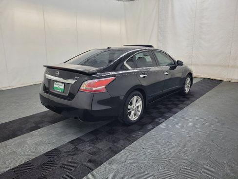 Used 2015 Nissan Altima 2.5 SV w/ Convenience Package FWD image 9