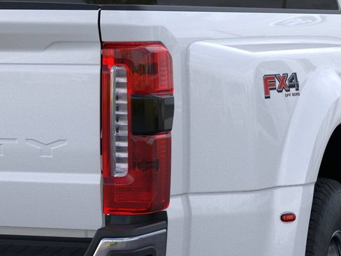 New 2026 Ford F350 4x4 Crew Cab DRW Super Duty image 21