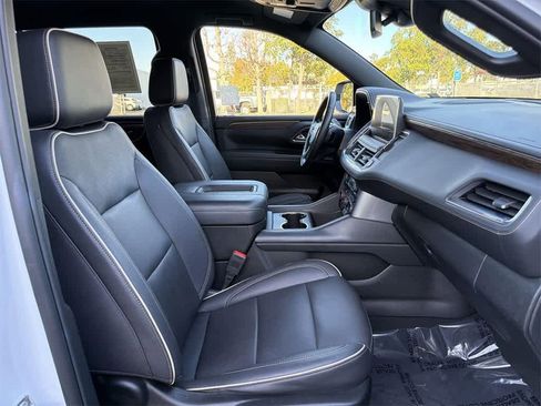 Used 2023 Chevrolet Suburban Premier image 42
