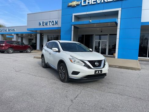 Used 2017 Nissan Murano S image 2