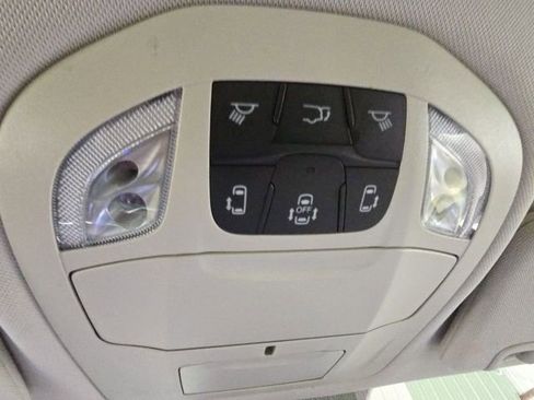Used 2024 Chrysler Pacifica Touring-L image 19