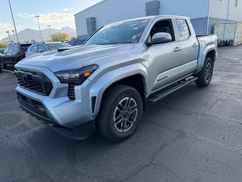 Used 2024 Toyota Tacoma TRD Sport w/ TRD Sport Upgrade Package RWD image 3