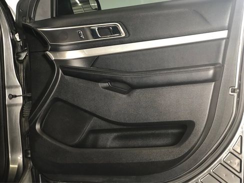 Used 2017 Ford Explorer XLT AWD/4WD image 17
