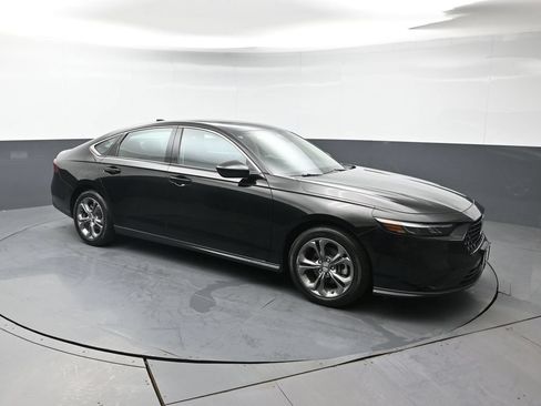 Used 2023 Honda Accord EX image 8