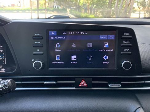 Used 2021 Hyundai Elantra SE image 18