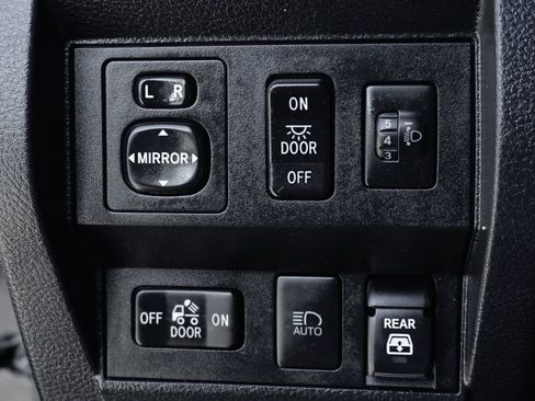 Used 2020 Toyota Tundra SR5 w/ SR5 Leather Package AWD/4WD image 17