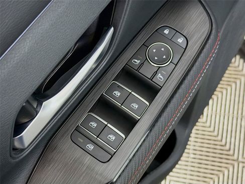 Used 2025 Nissan Kicks SR w/ SR Premium Package AWD/4WD image 23